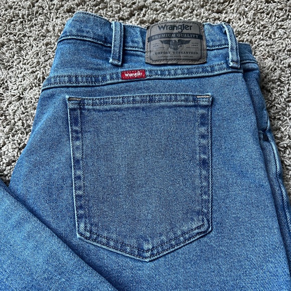 Men’s Wrangler Blue Jeans - Picture 3 of 5
